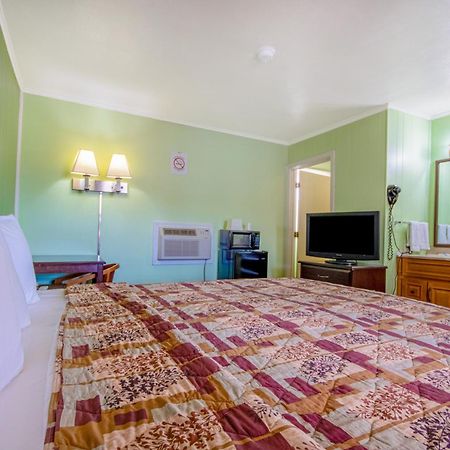 Oyo Travelier Motel Macon Exterior photo