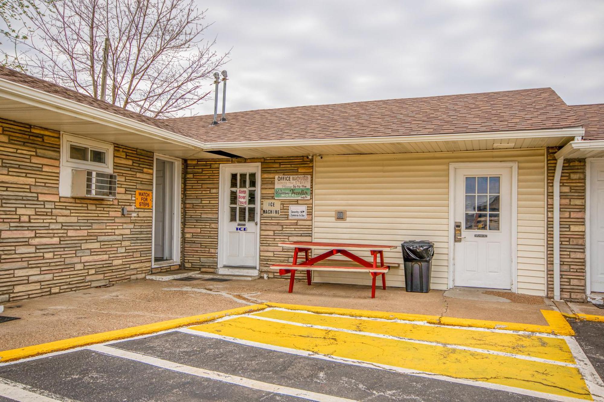 Oyo Travelier Motel Macon Exterior photo