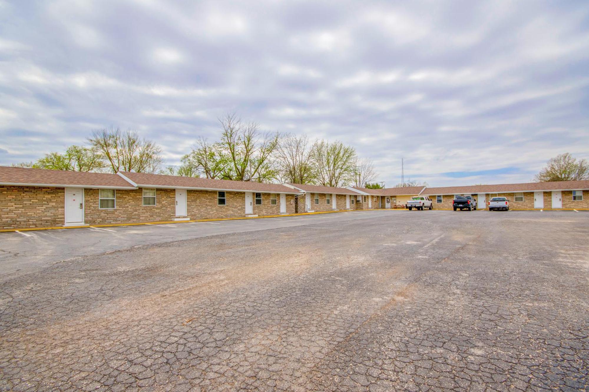 Oyo Travelier Motel Macon Exterior photo