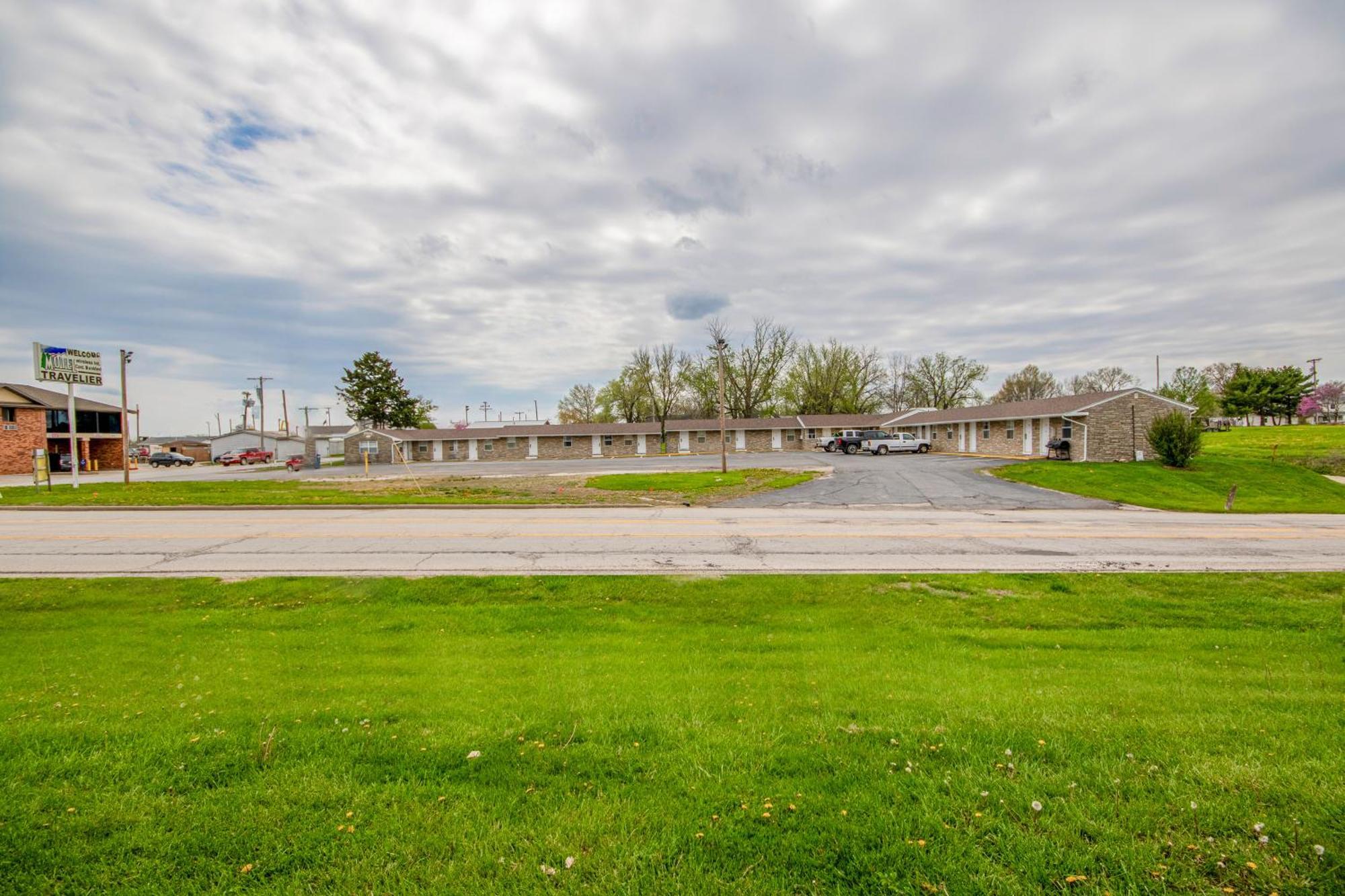 Oyo Travelier Motel Macon Exterior photo